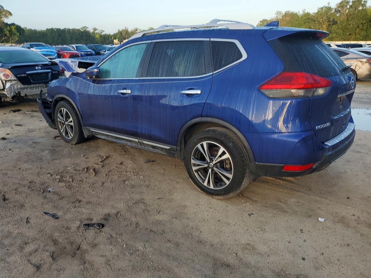 2017 NISSAN ROGUE SL — Фото 2 из 13