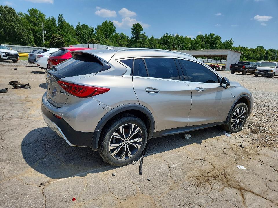 2017 INFINITI QX30 BASE — Фото 3 из 12