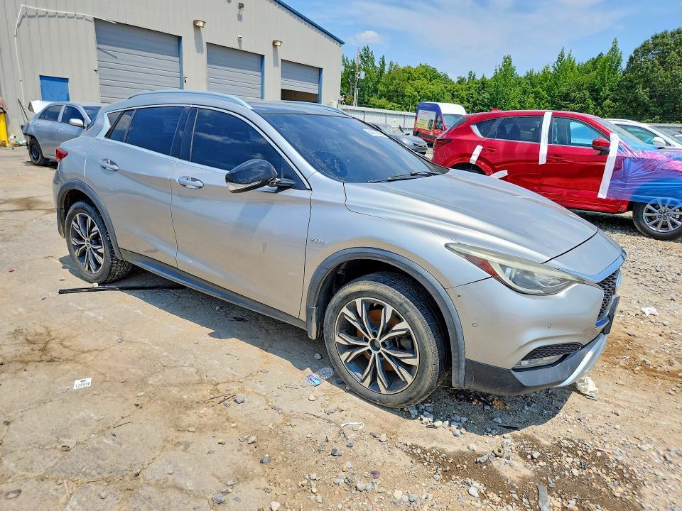 2017 INFINITI QX30 BASE — Фото 4 из 12