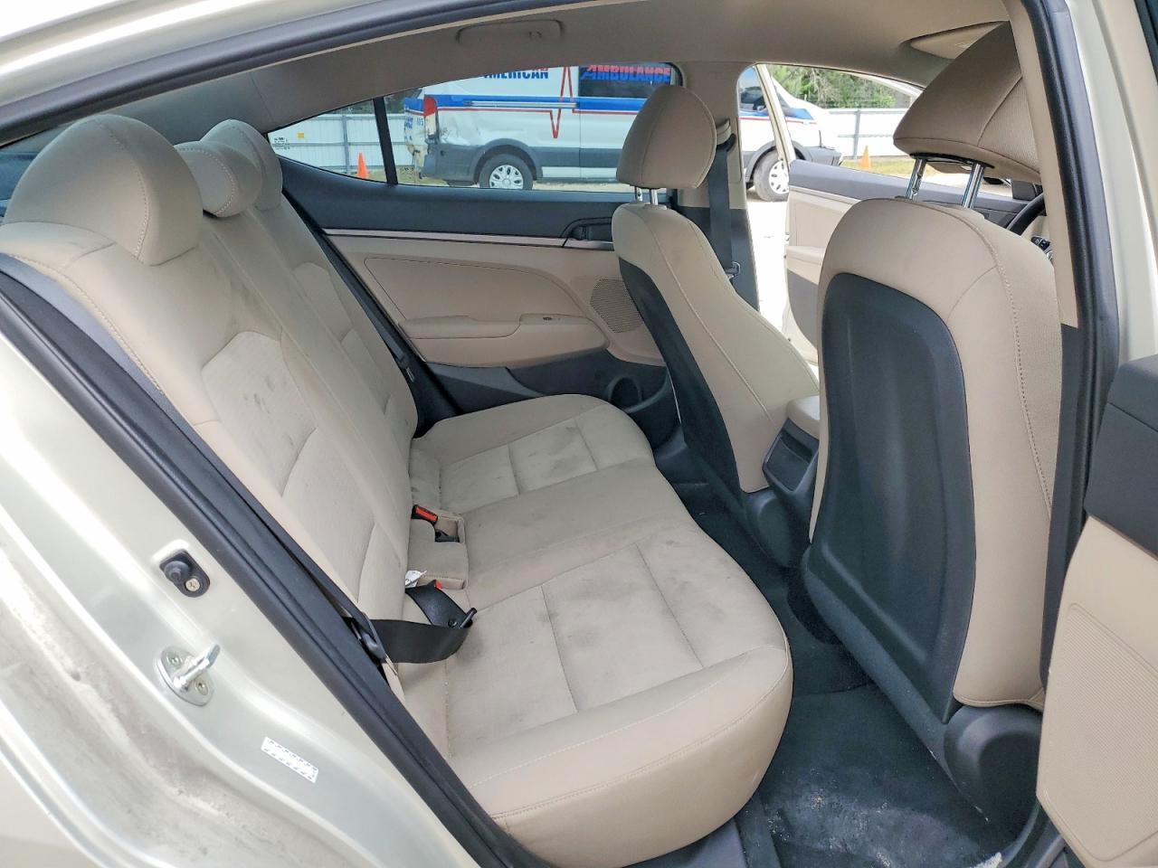 2017 HYUNDAI ELANTRA SE — Фото 10 из 12