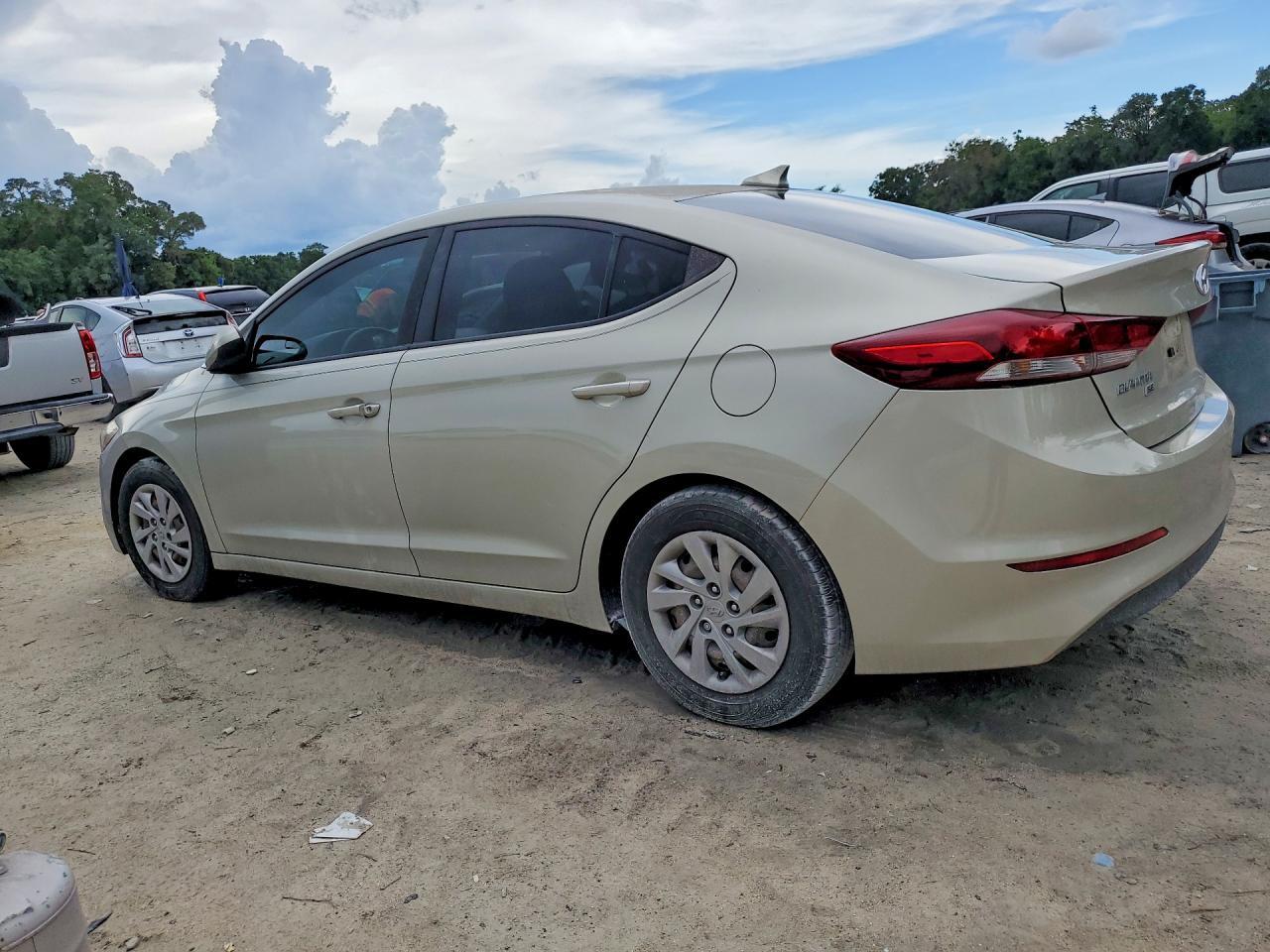2017 HYUNDAI ELANTRA SE — Фото 2 из 12