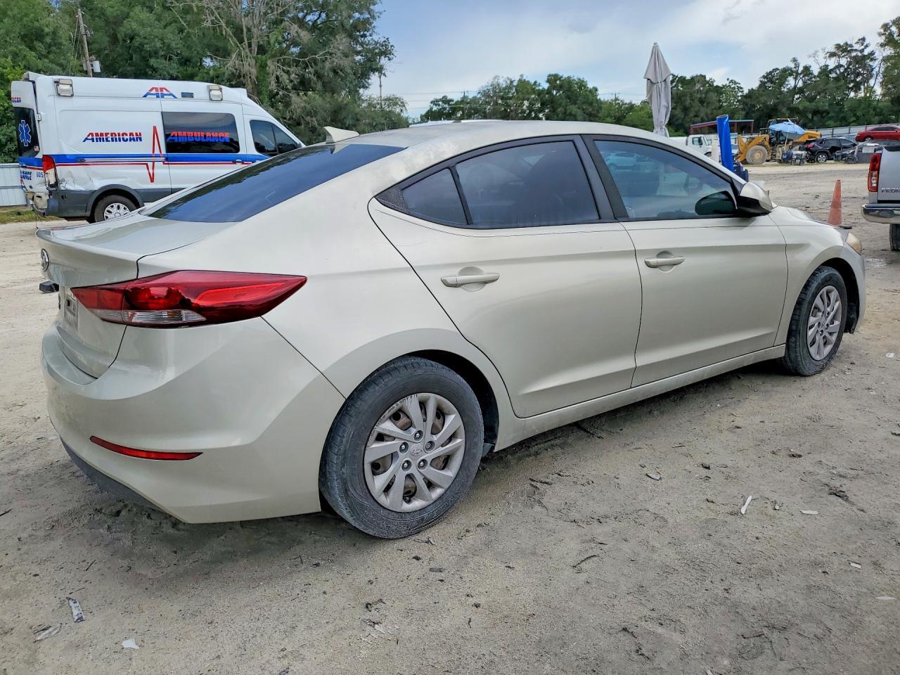 2017 HYUNDAI ELANTRA SE — Фото 3 из 12