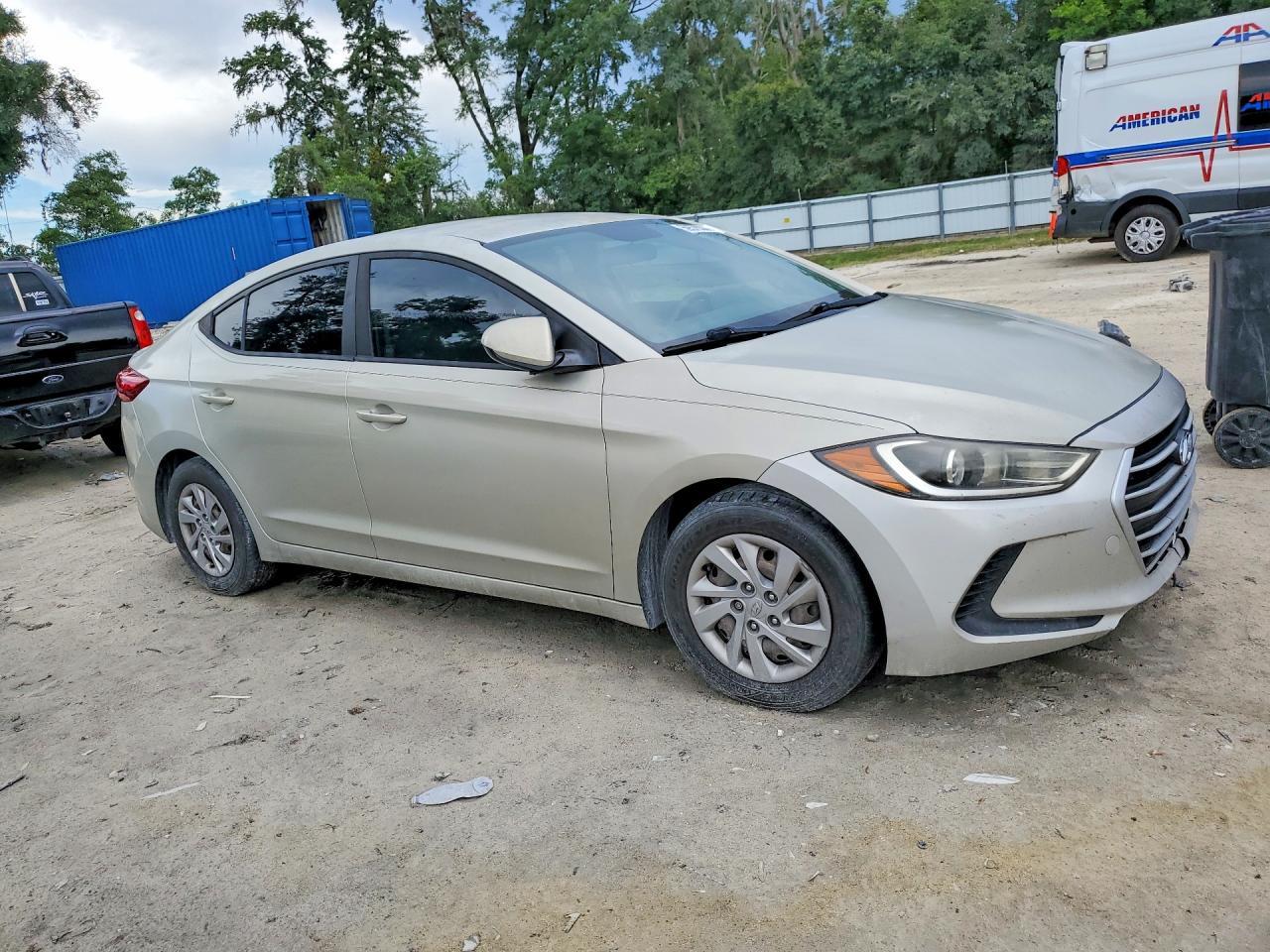 2017 HYUNDAI ELANTRA SE — Фото 4 из 12