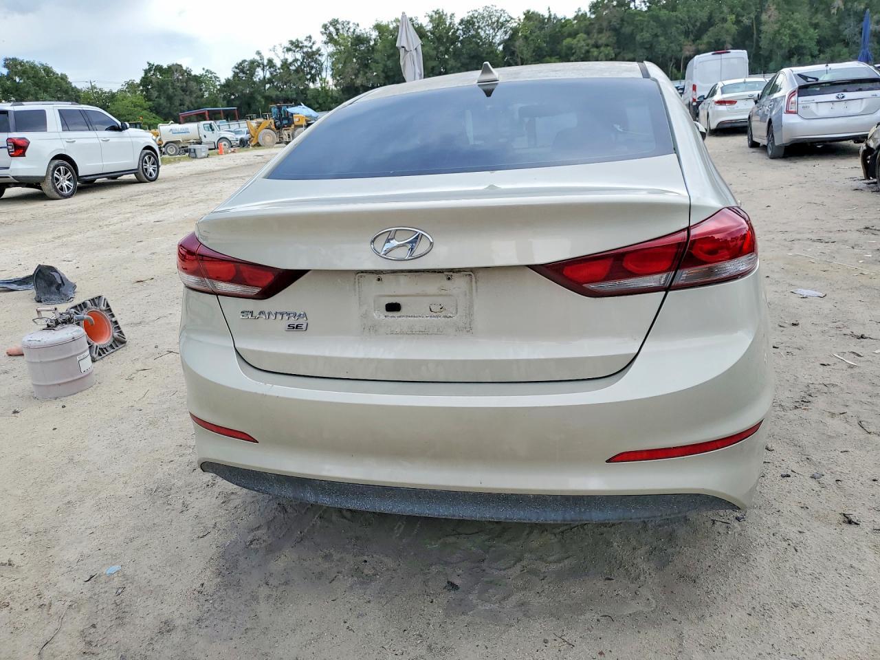 2017 HYUNDAI ELANTRA SE — Фото 6 из 12