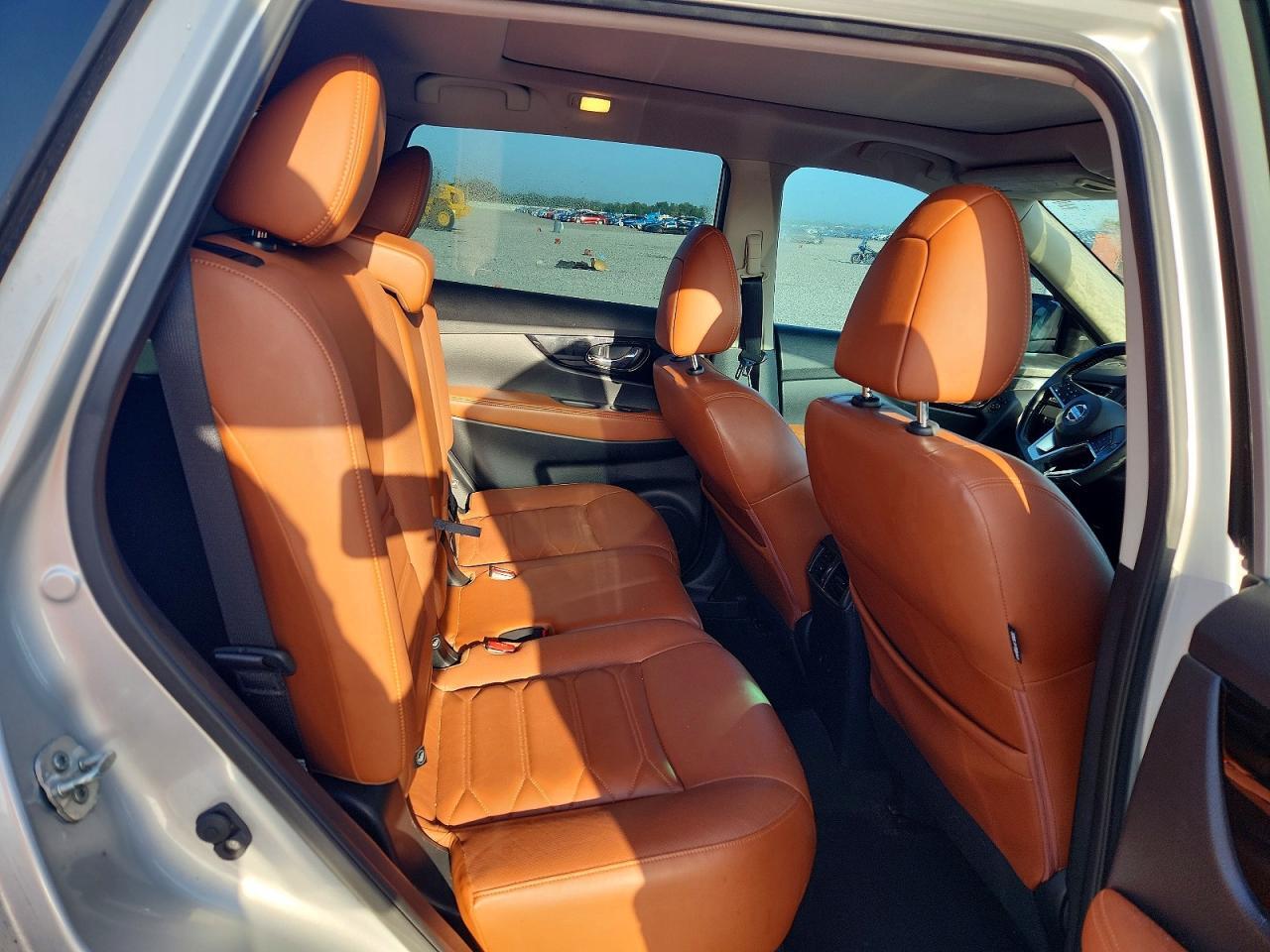 2017 NISSAN ROGUE SL — Фото 10 из 12