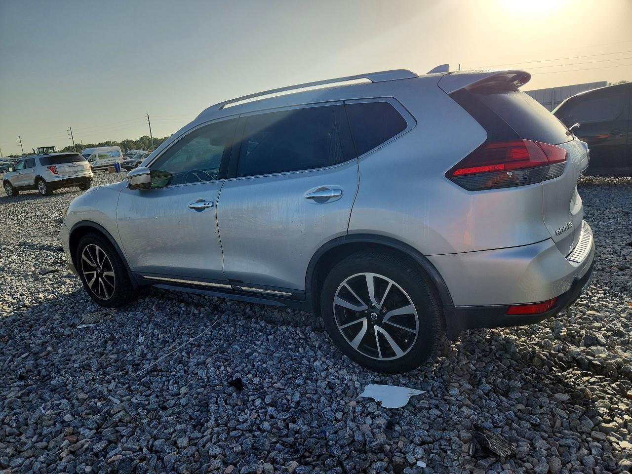 2017 NISSAN ROGUE SL — Фото 2 из 12