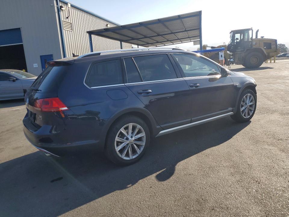 2017 VOLKSWAGEN GOLF ALLTRACK S — Фото 3 из 16
