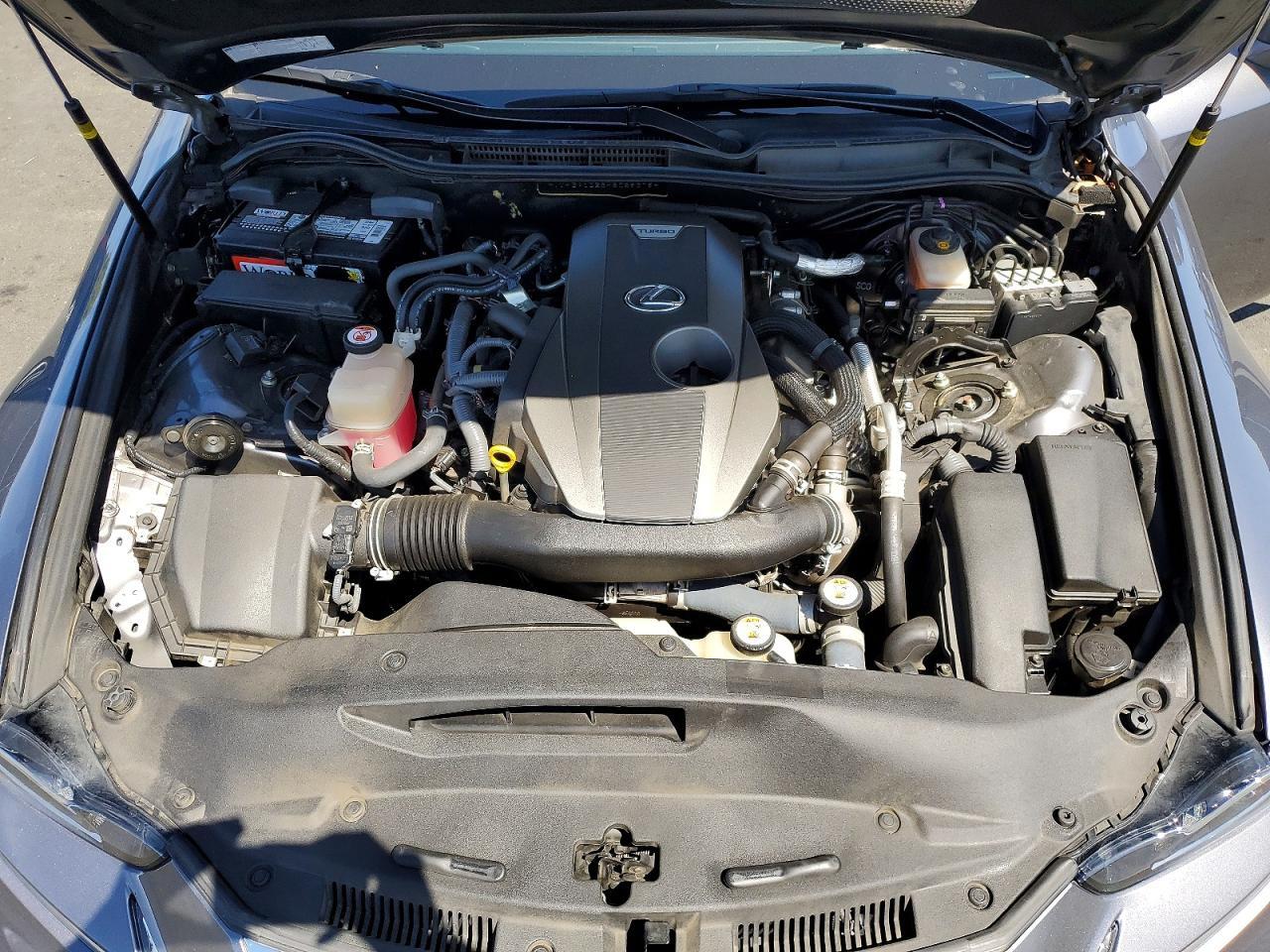 2017 LEXUS IS 200T — Фото 11 из 12