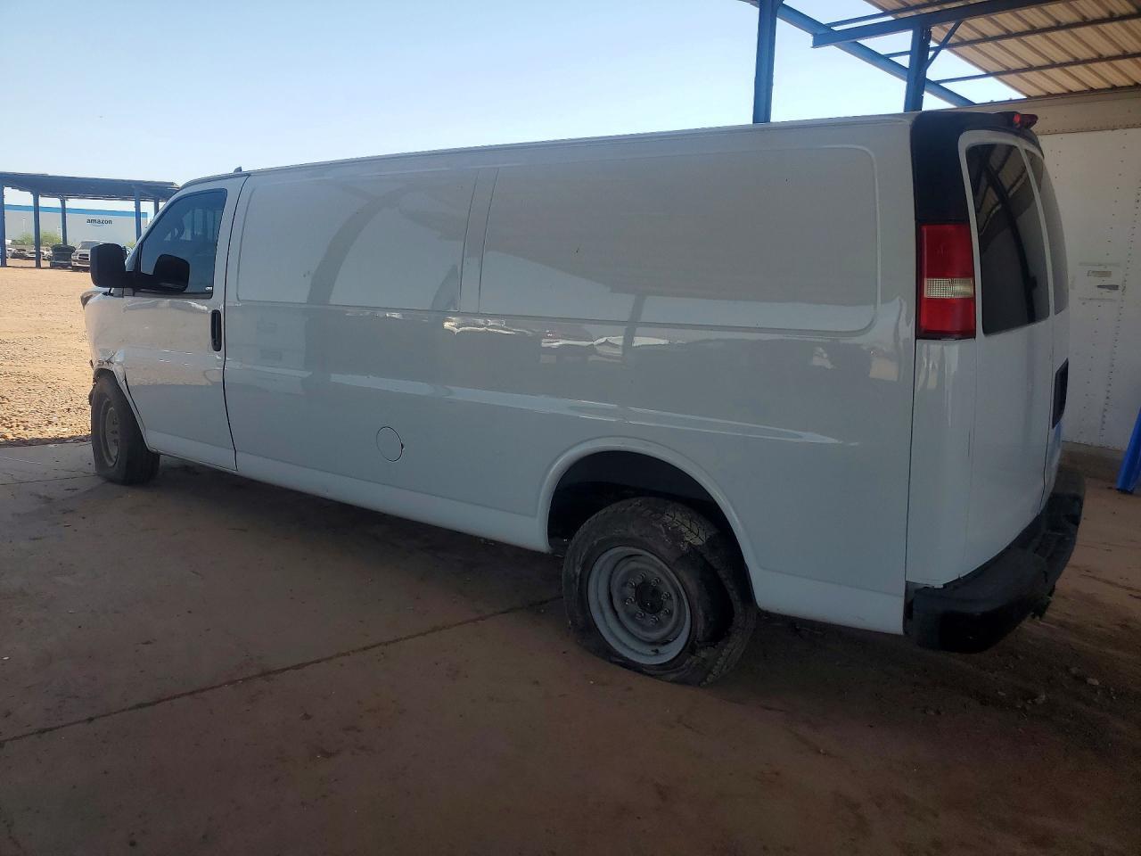 1GCWGBFF2H1101155 2017 CHEVROLET EXPRESS 2500 photo no. 2