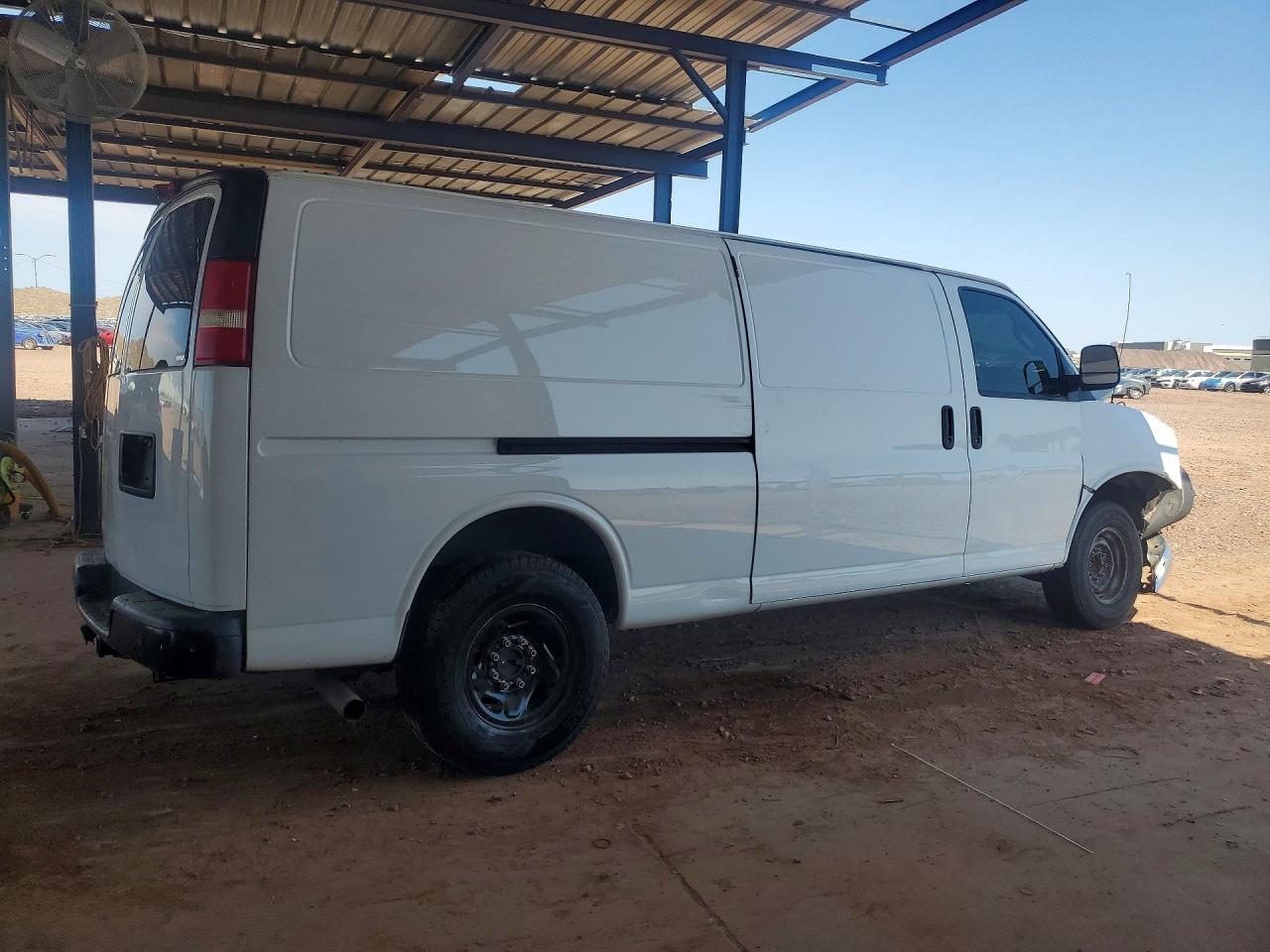 1GCWGBFF2H1101155 2017 CHEVROLET EXPRESS 2500 photo no. 3