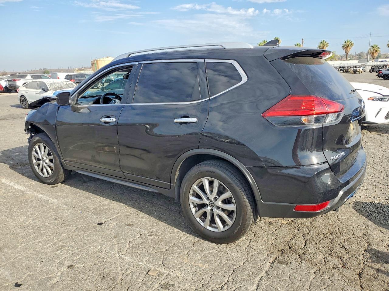 2017 NISSAN ROGUE SV — Фото 2 из 13