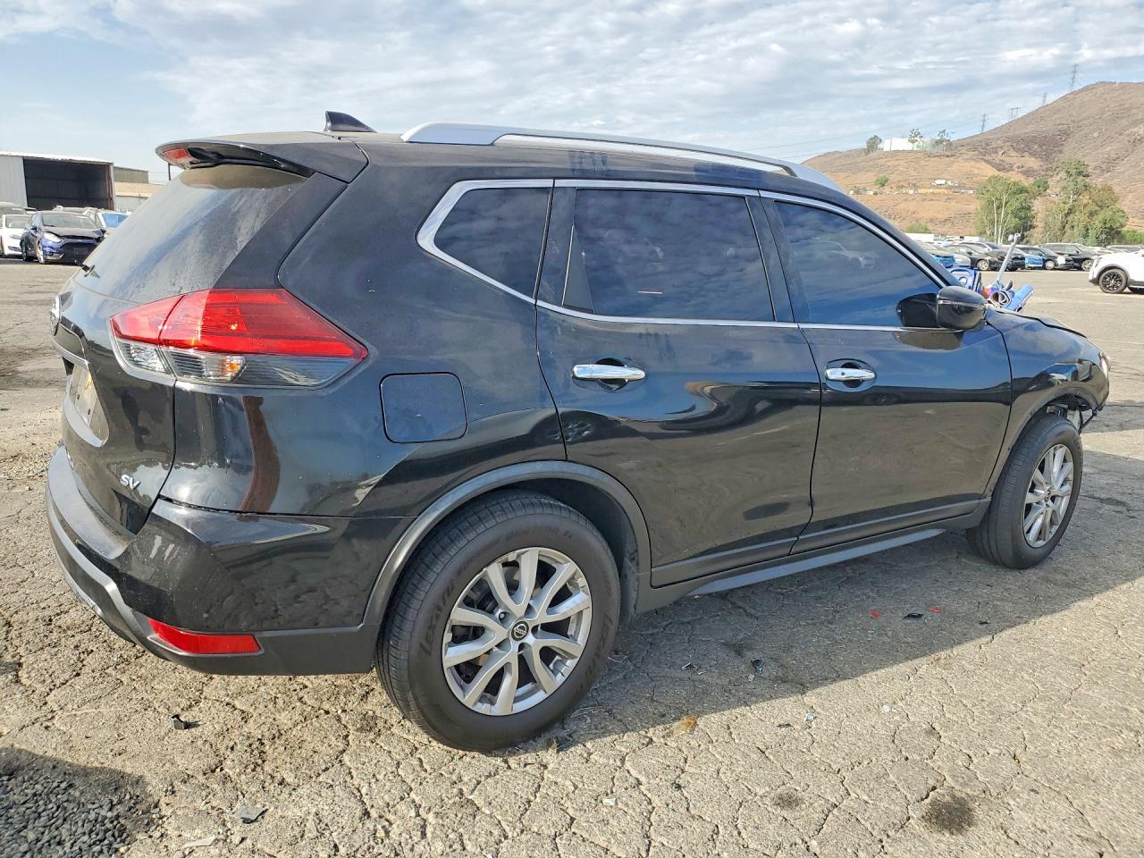 2017 NISSAN ROGUE SV — Фото 3 из 13