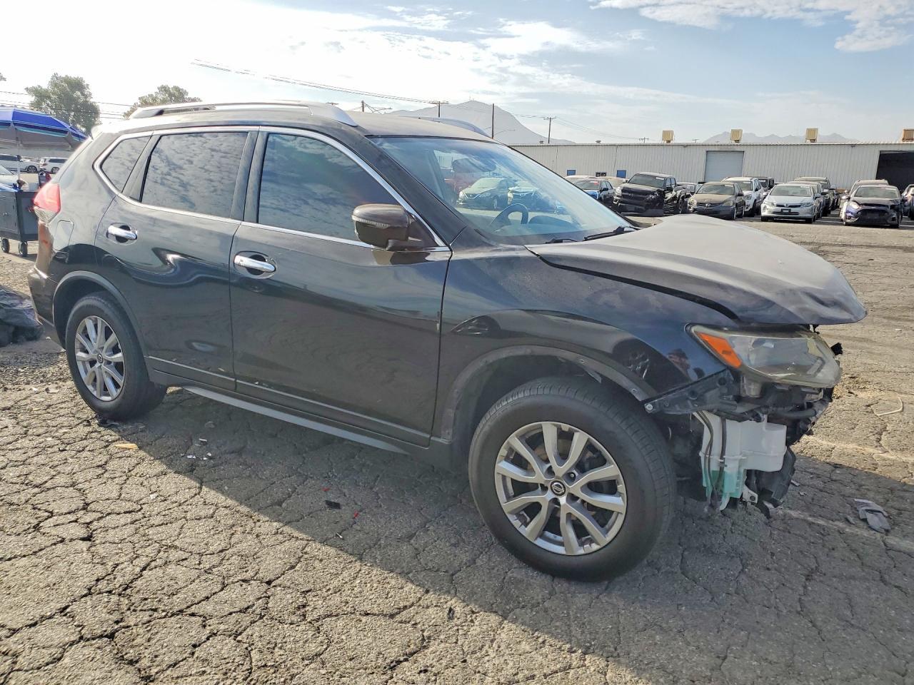 2017 NISSAN ROGUE SV — Фото 4 из 13