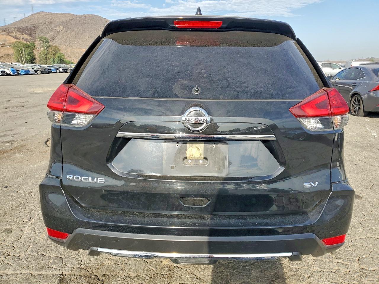 2017 NISSAN ROGUE SV — Фото 6 из 13