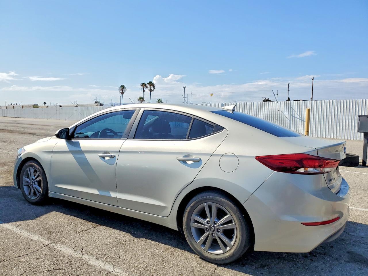 5NPD84LF9HH119018 2017 HYUNDAI ELANTRA photo no. 2