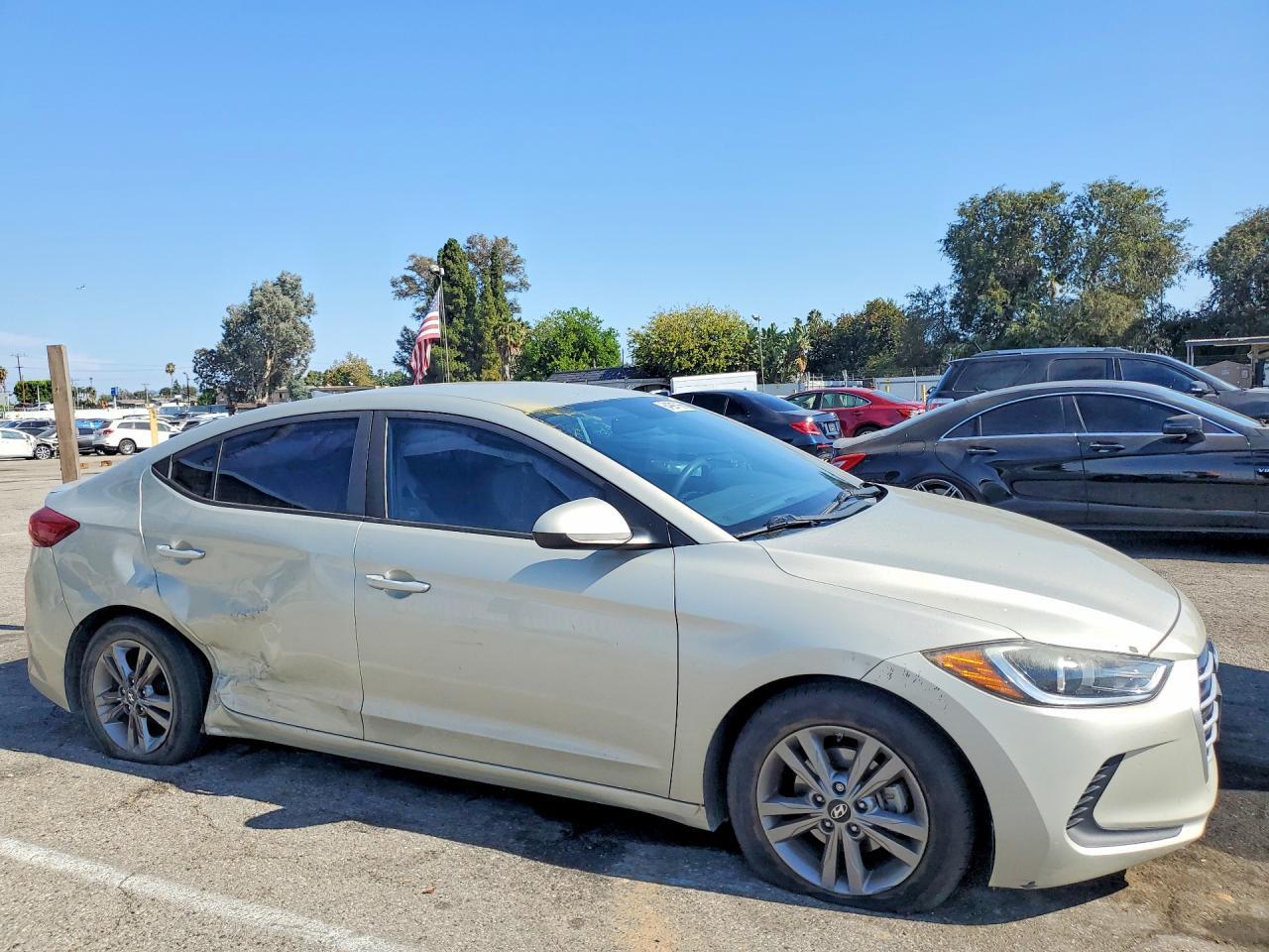 5NPD84LF9HH119018 2017 HYUNDAI ELANTRA photo no. 4