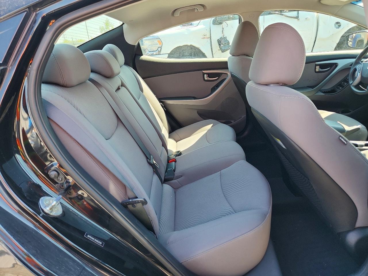 5NPDH4AE7GH693769 2016 HYUNDAI ELANTRA photo no. 10