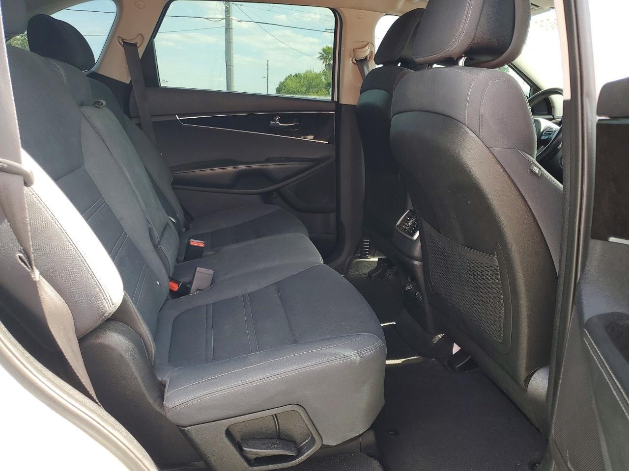 2016 KIA SORENTO LX — Фото 11 из 13