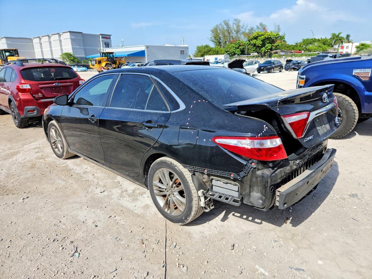 2016 TOYOTA CAMRY SE — Фото 2 из 12