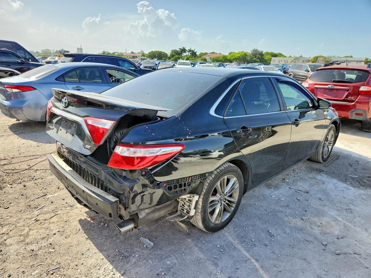 2016 TOYOTA CAMRY SE — Фото 3 из 12