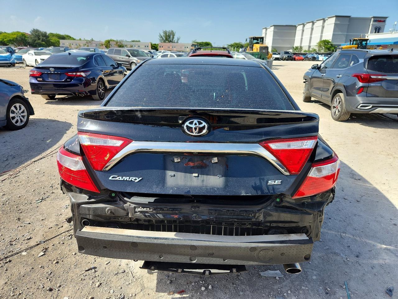 2016 TOYOTA CAMRY SE — Фото 6 из 12