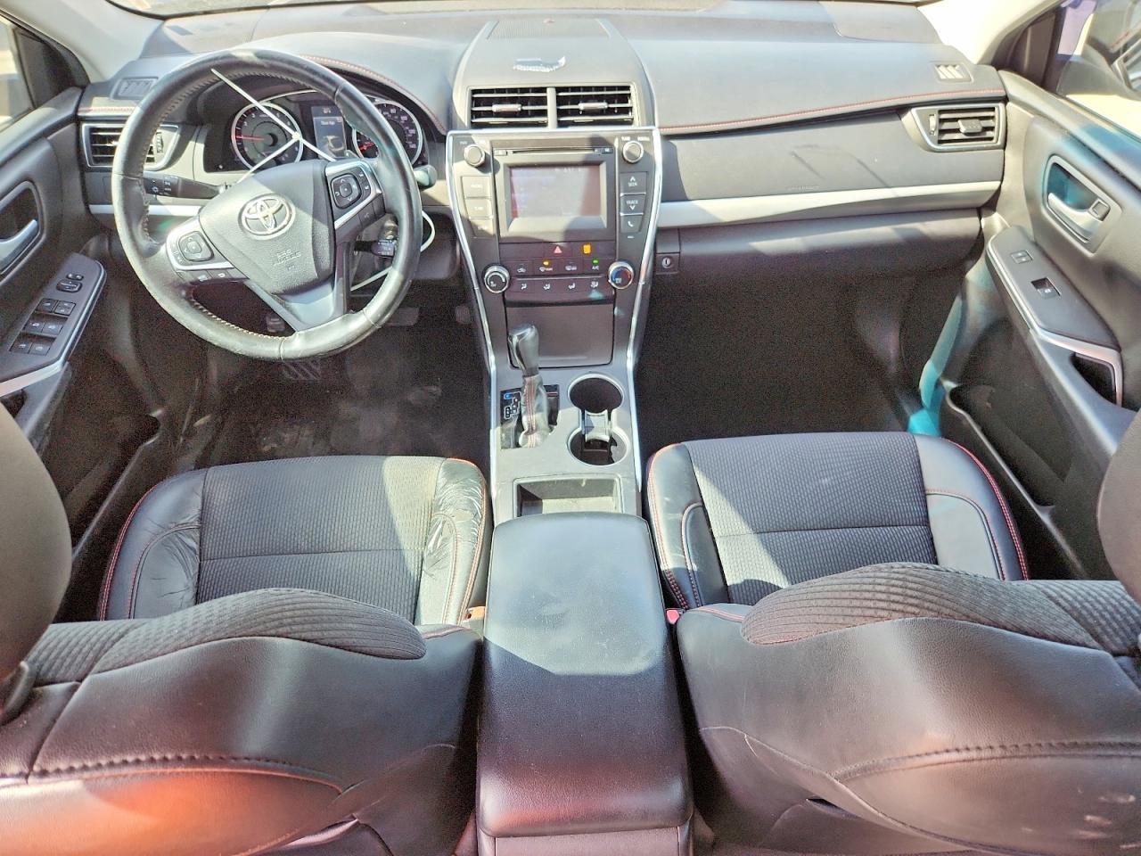 2016 TOYOTA CAMRY SE — Фото 8 из 12