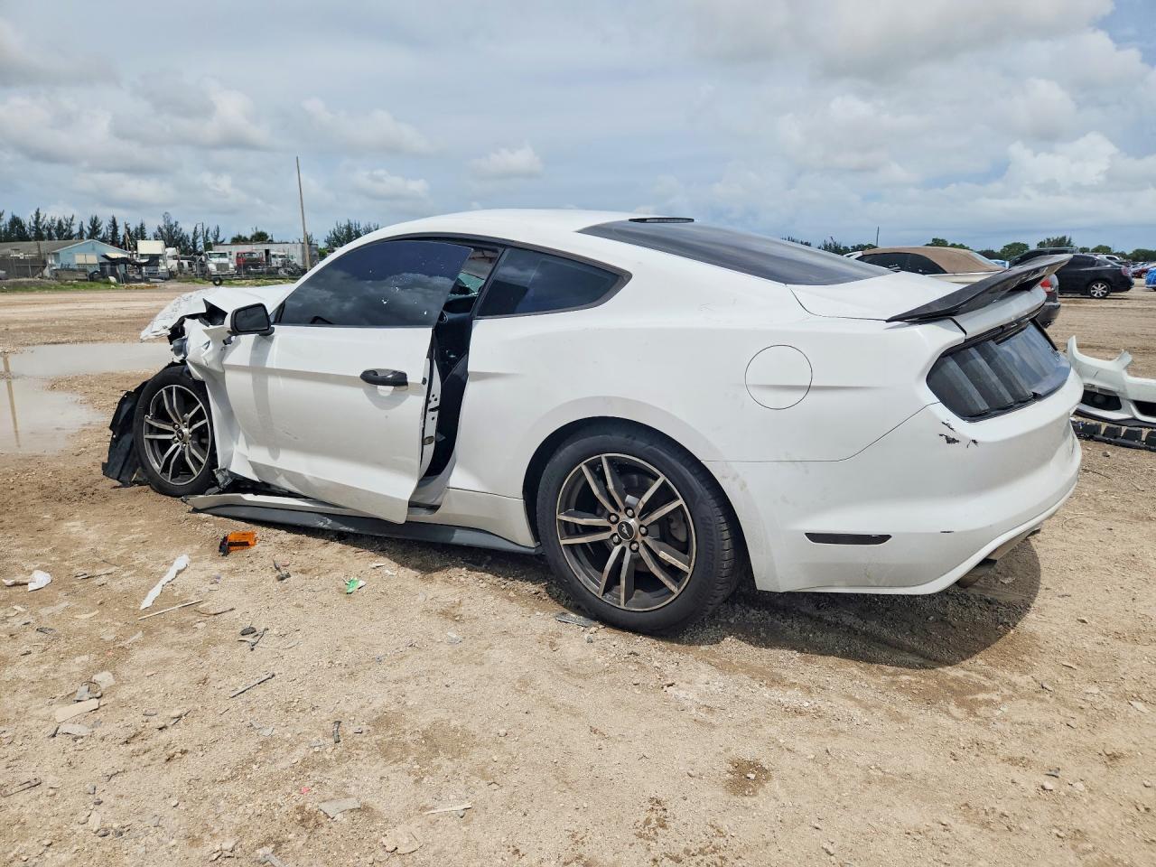 2016 FORD MUSTANG — Фото 2 из 13
