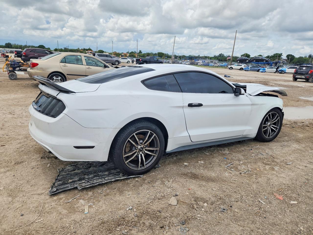 2016 FORD MUSTANG — Фото 3 из 13