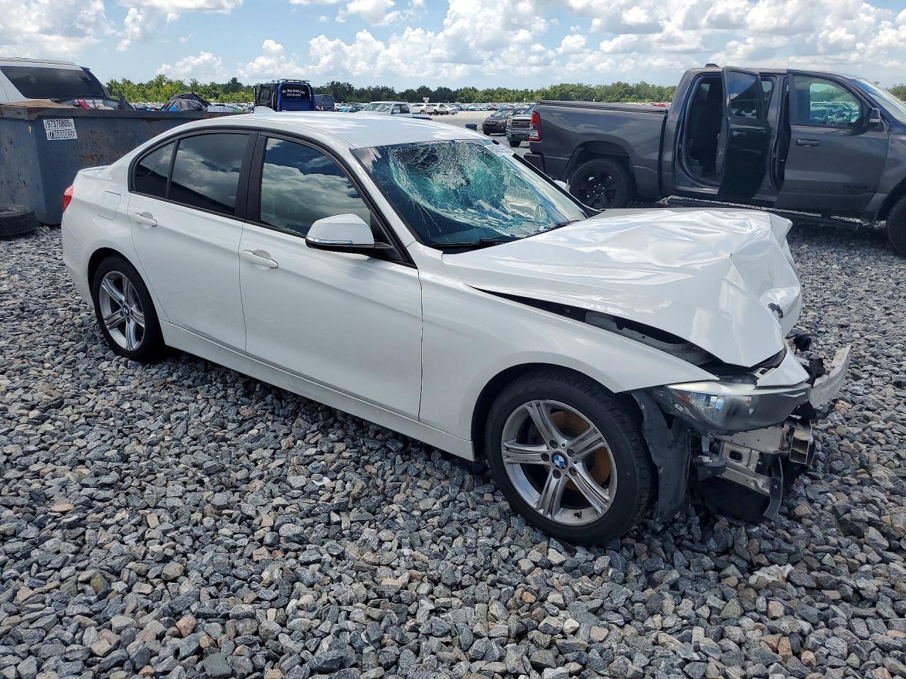2015 BMW 320 I — Фото 4 из 13