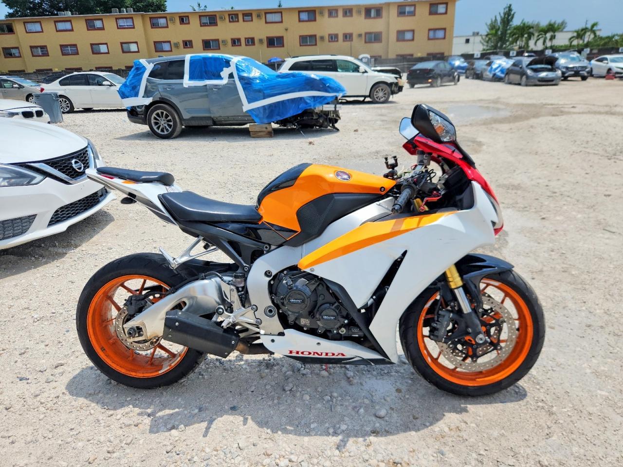 2015 HONDA CBR1000 JH2SC594XFK700132