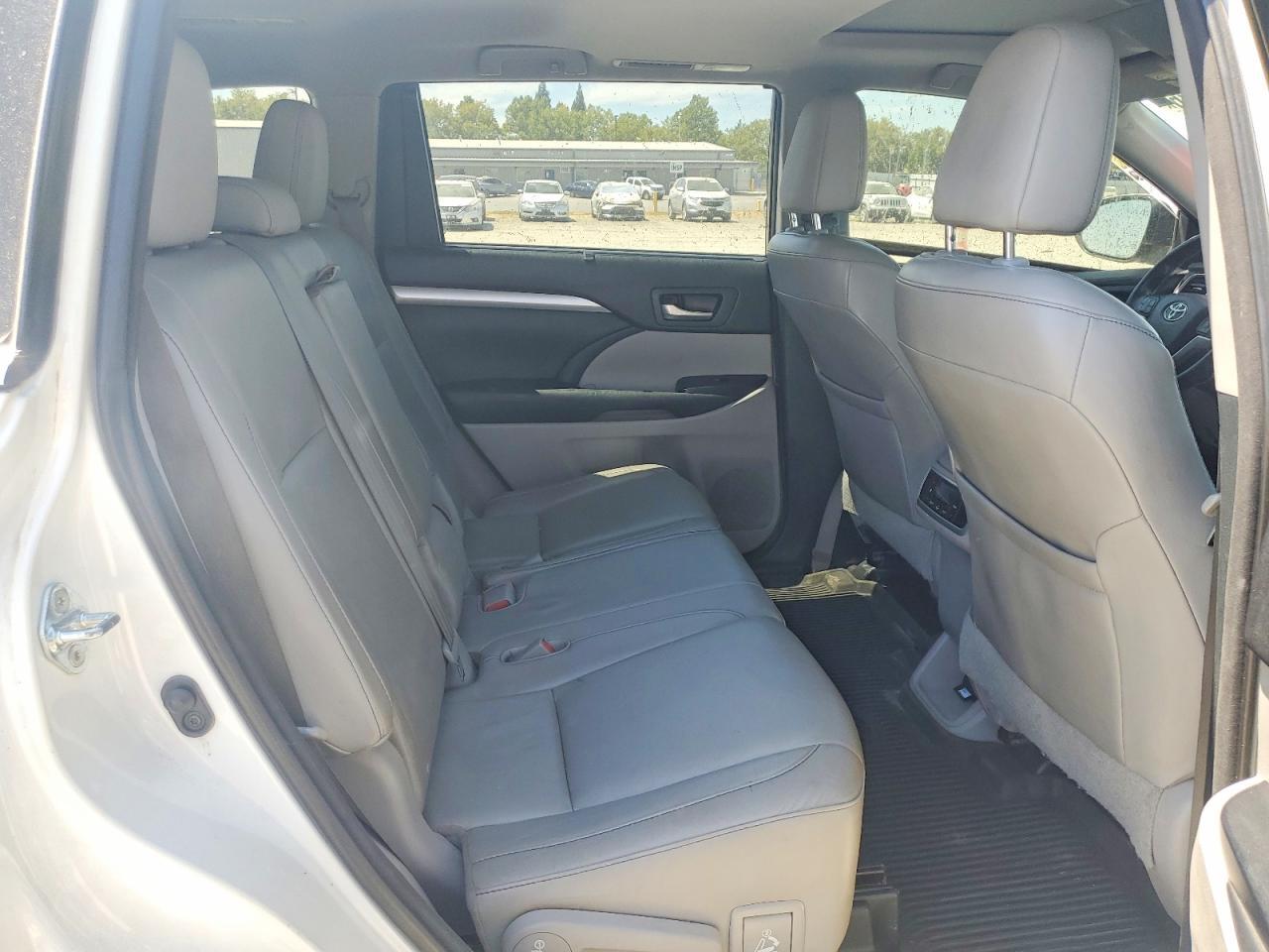 2015 TOYOTA HIGHLANDER XLE — Фото 10 из 12