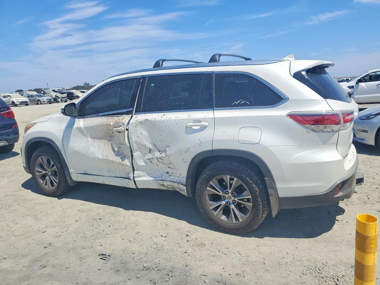 2015 TOYOTA HIGHLANDER XLE — Фото 2 из 12
