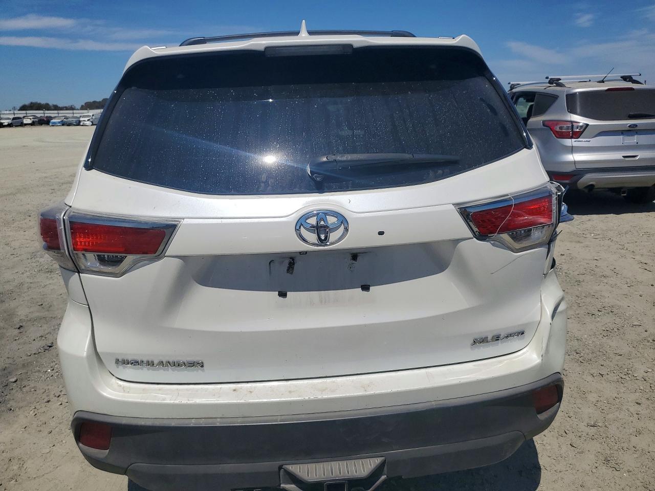 2015 TOYOTA HIGHLANDER XLE — Фото 6 из 12
