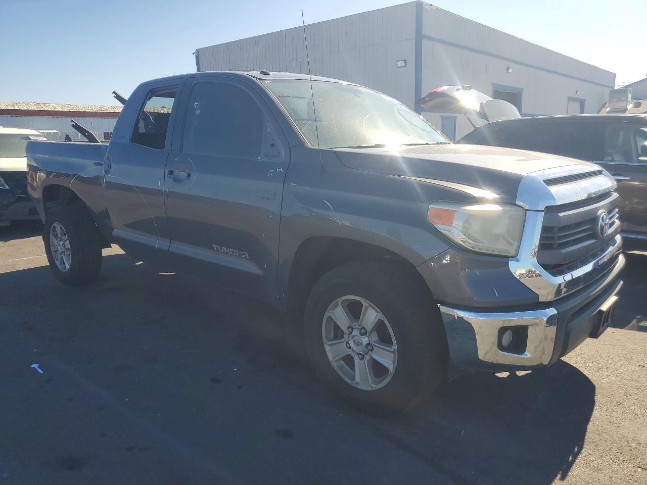 2015 TOYOTA TUNDRA SR5 — Фото 4 из 12
