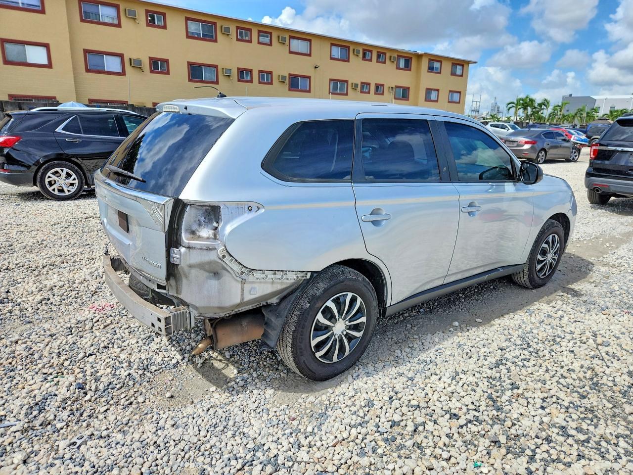 2014 MITSUBISHI OUTLANDER ES — Фото 3 из 14