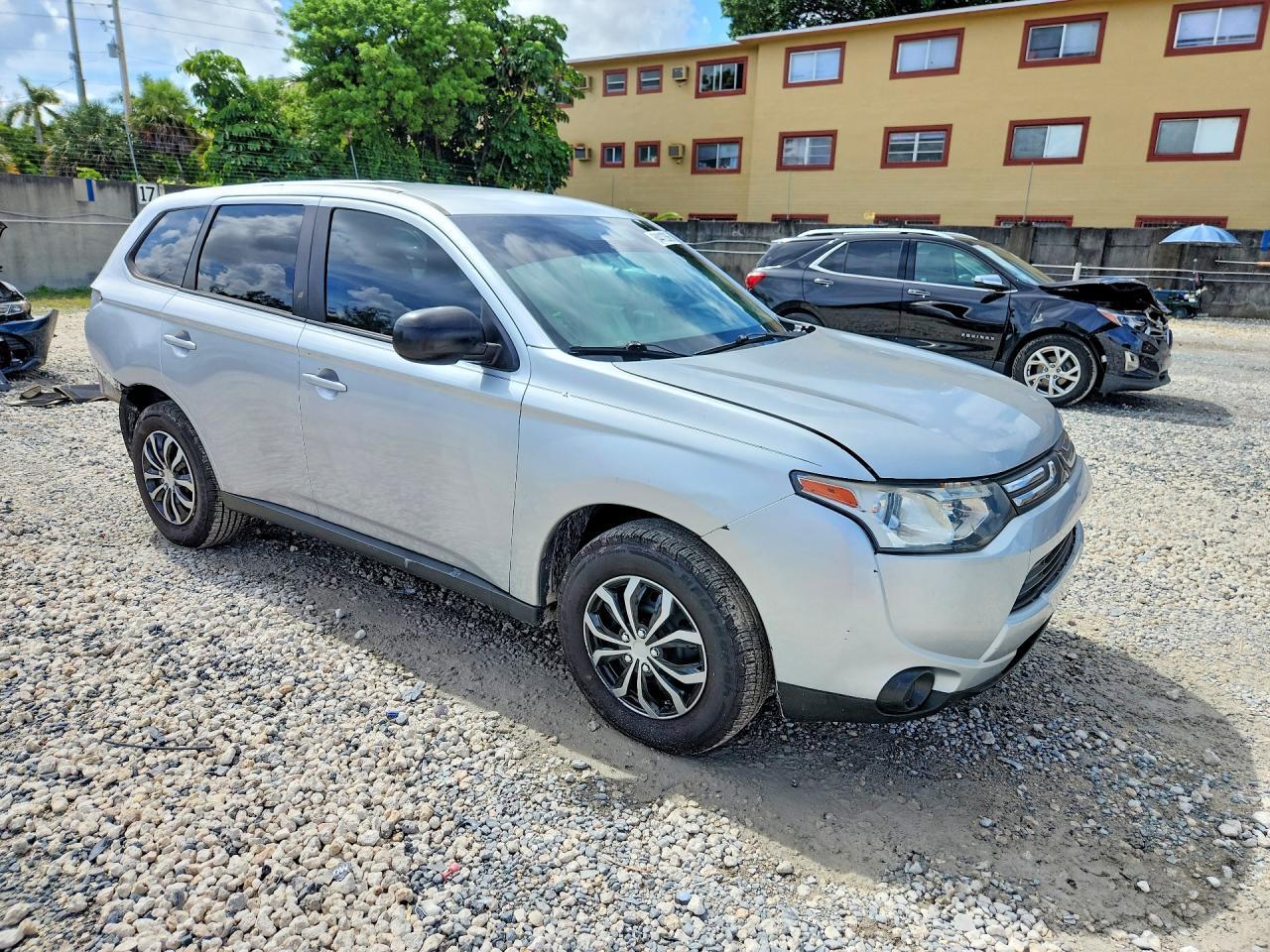 2014 MITSUBISHI OUTLANDER ES — Фото 4 из 14