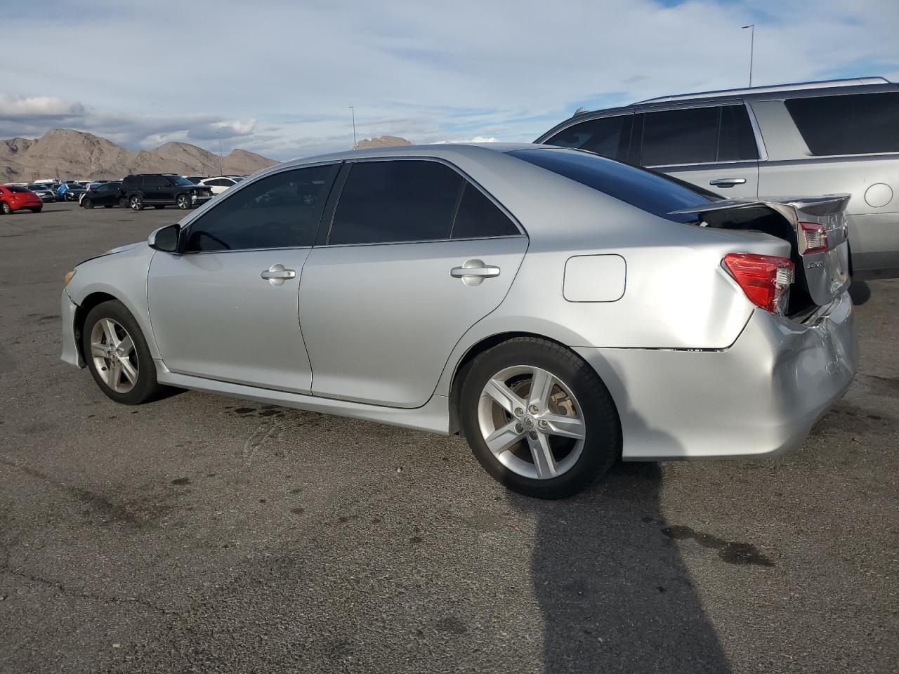 2014 TOYOTA CAMRY L — Фото 2 из 12