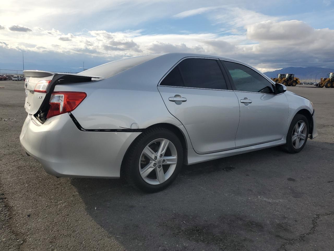 2014 TOYOTA CAMRY L — Фото 3 из 12