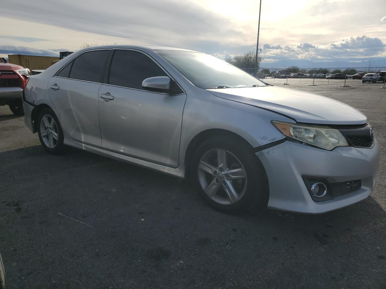 2014 TOYOTA CAMRY L — Фото 4 из 12