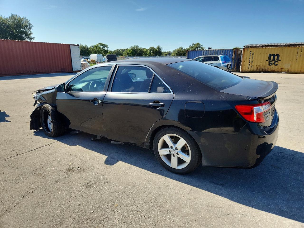 2013 TOYOTA CAMRY SE — Фото 2 из 13
