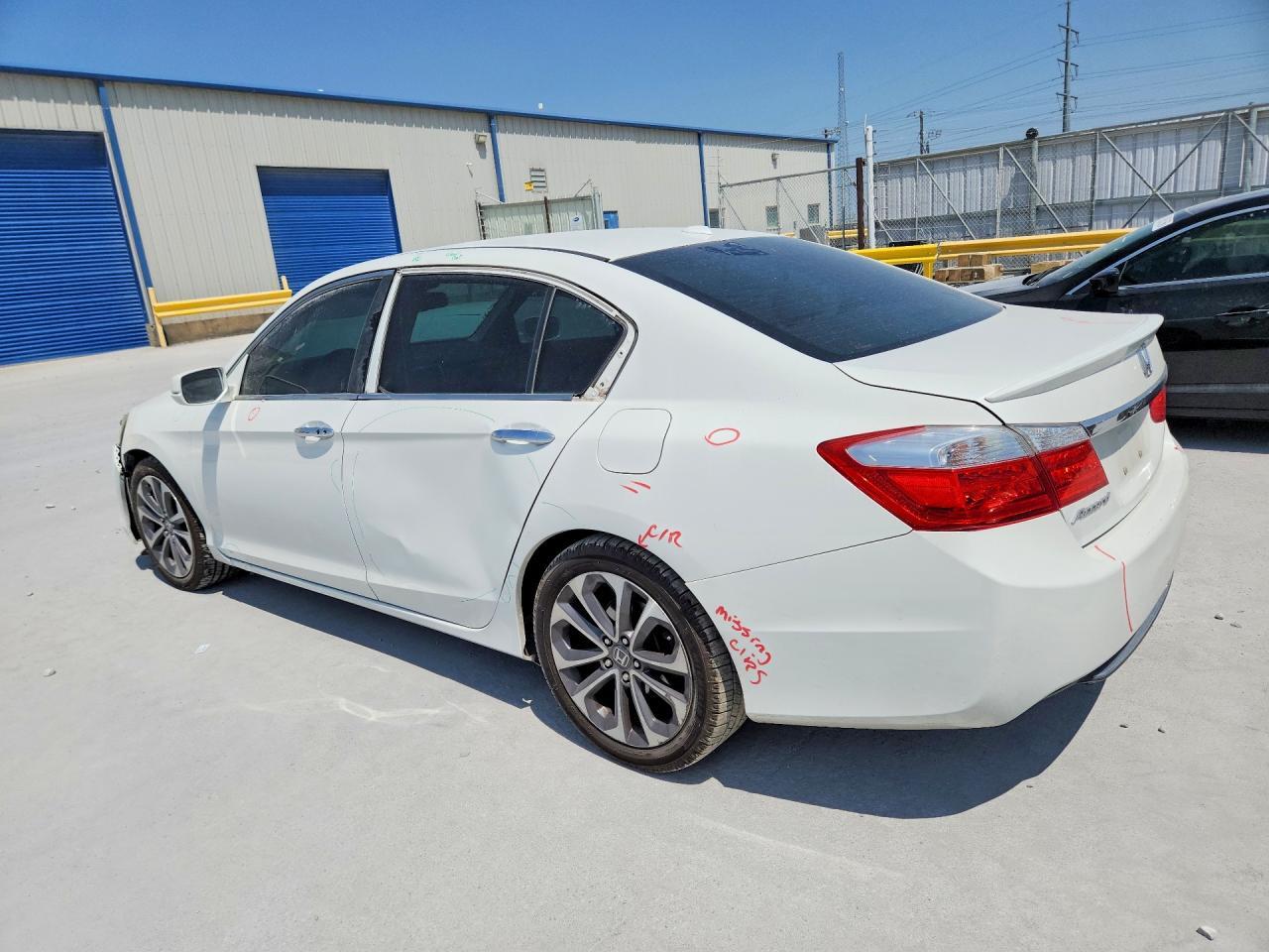 1HGCR2F80DA164619 2013 HONDA ACCORD photo no. 2