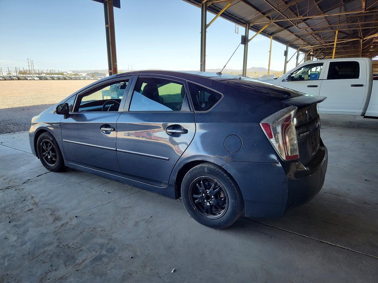 2013 TOYOTA PRIUS TWO — Фото 2 из 12