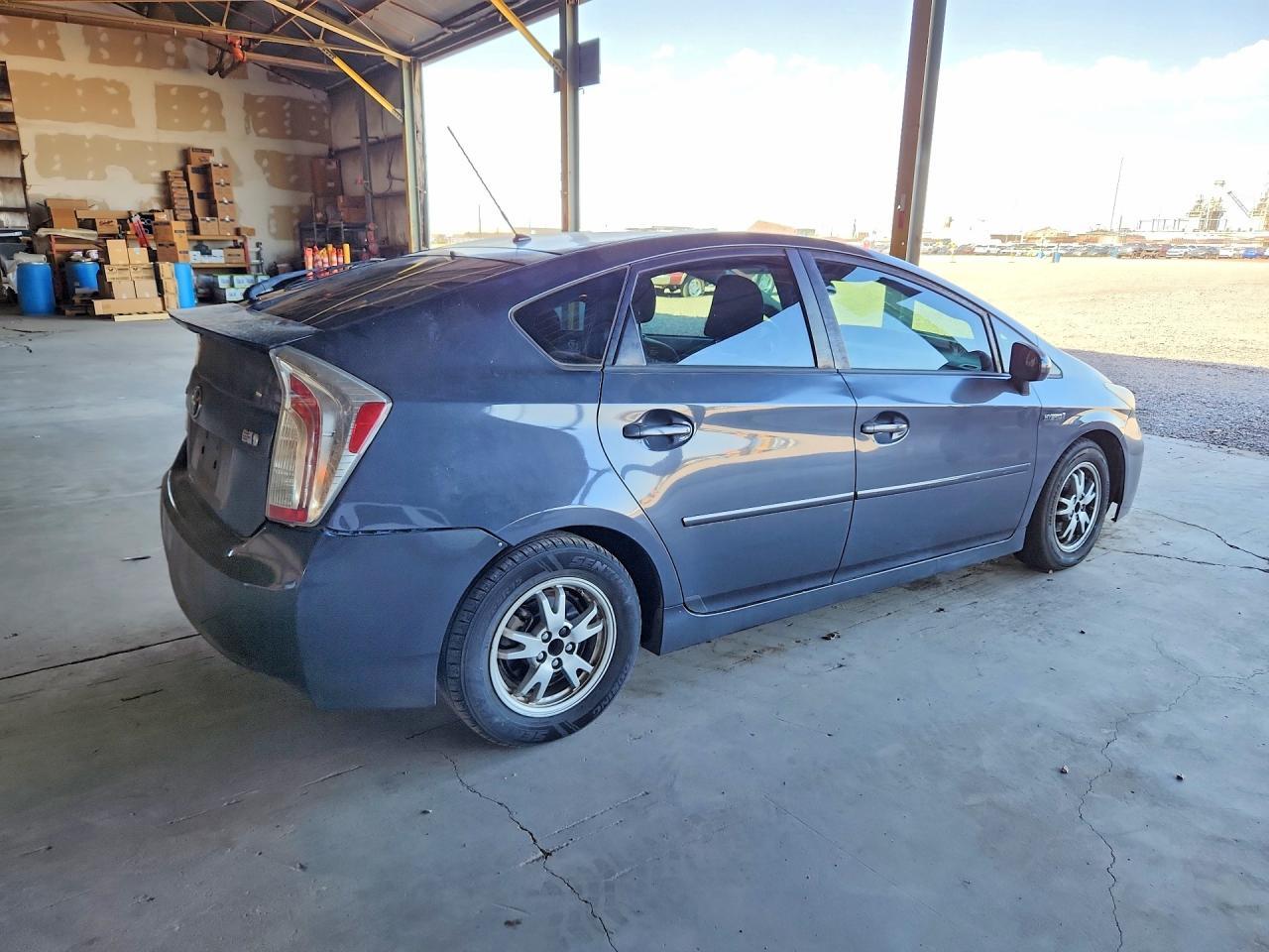 2013 TOYOTA PRIUS TWO — Фото 3 из 12