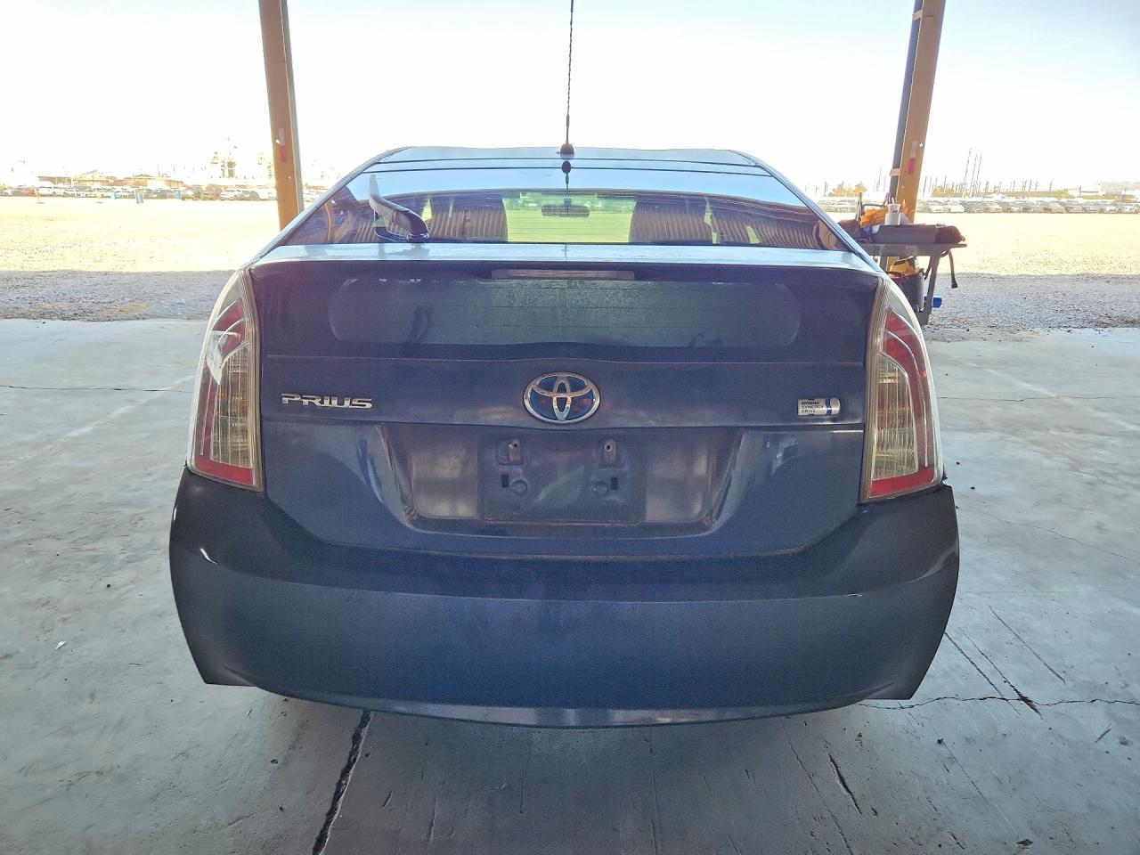 2013 TOYOTA PRIUS TWO — Фото 6 из 12