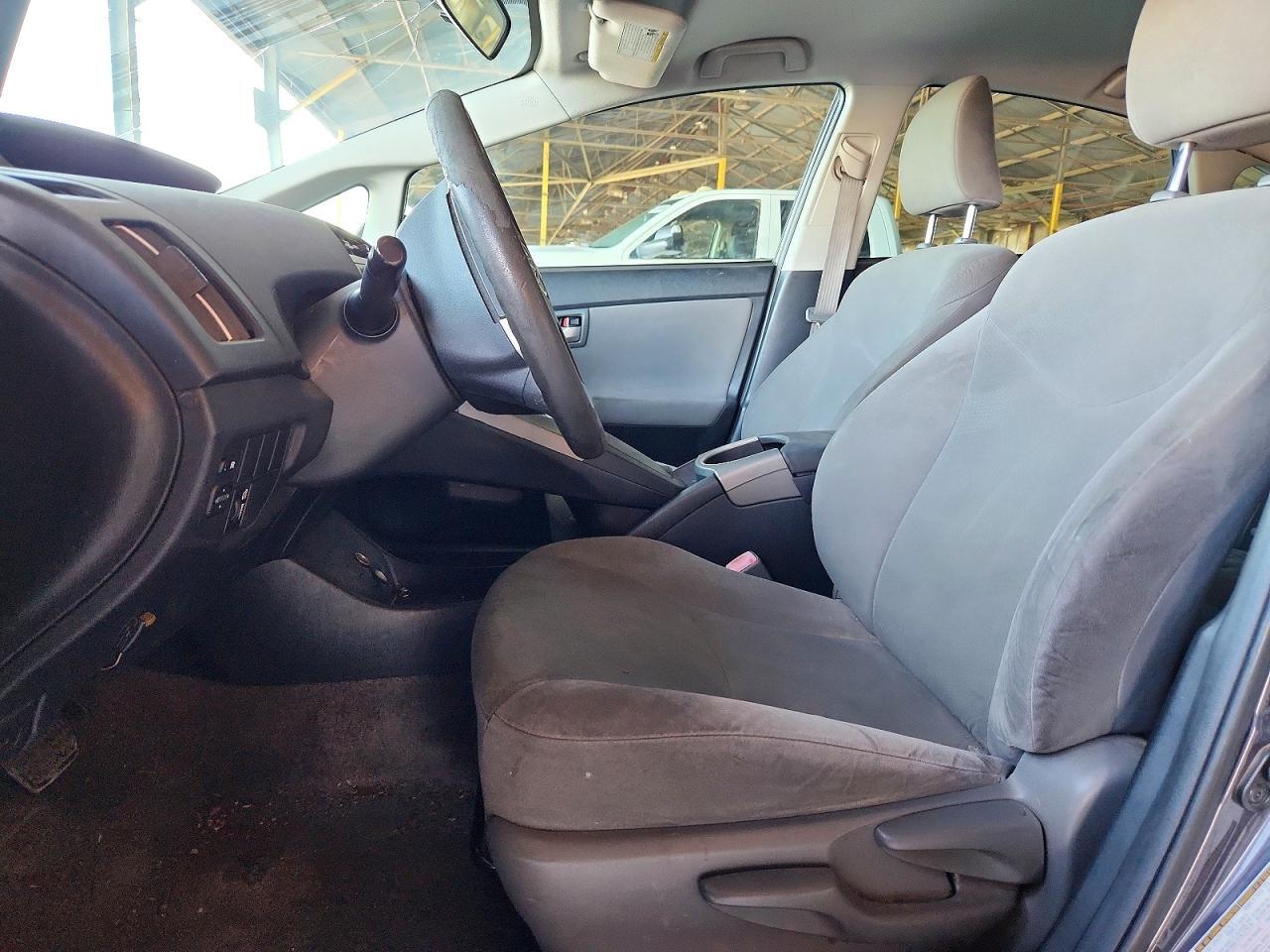 2013 TOYOTA PRIUS TWO — Фото 7 из 12