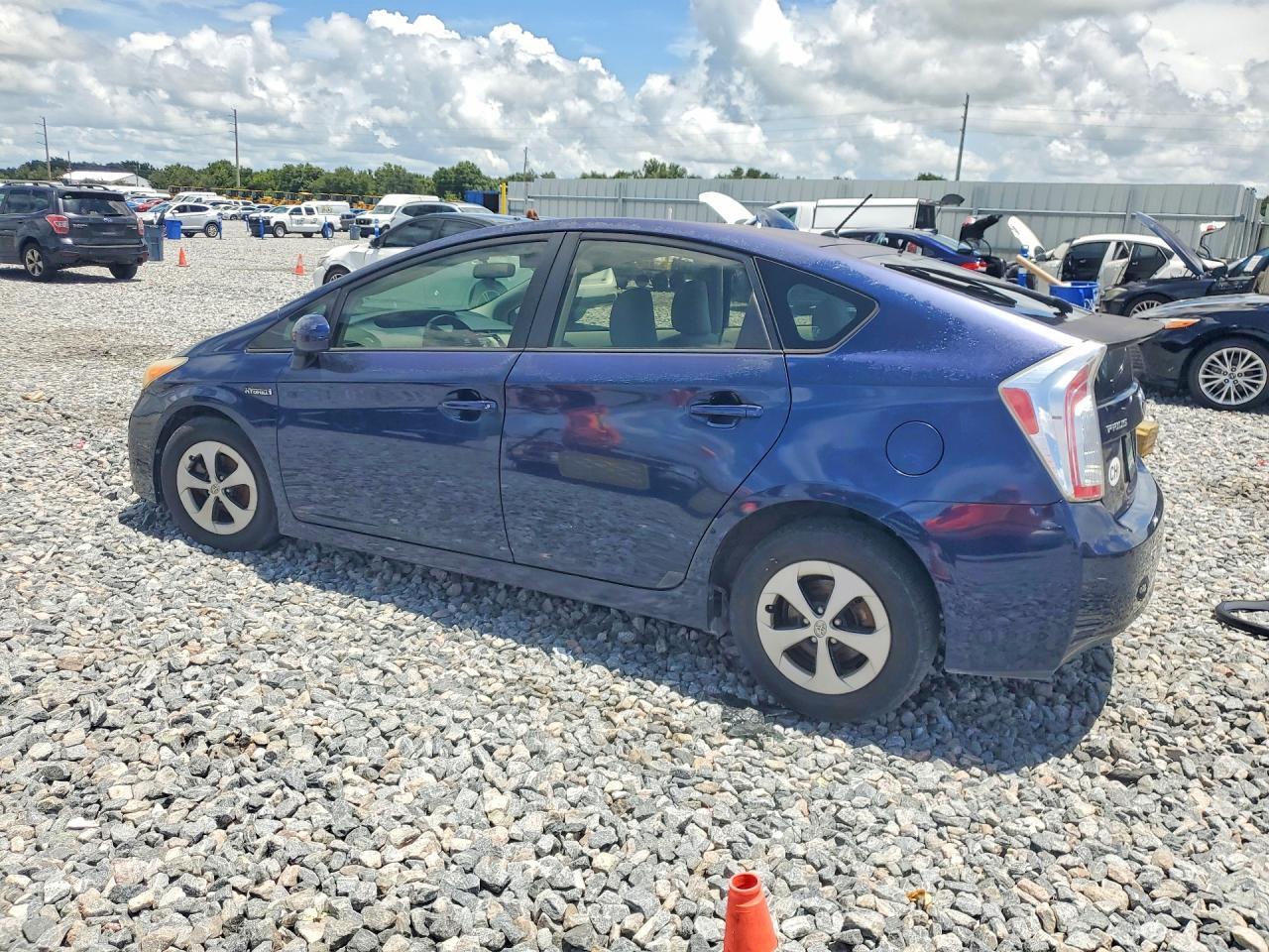 2012 TOYOTA PRIUS TWO — Фото 2 из 12