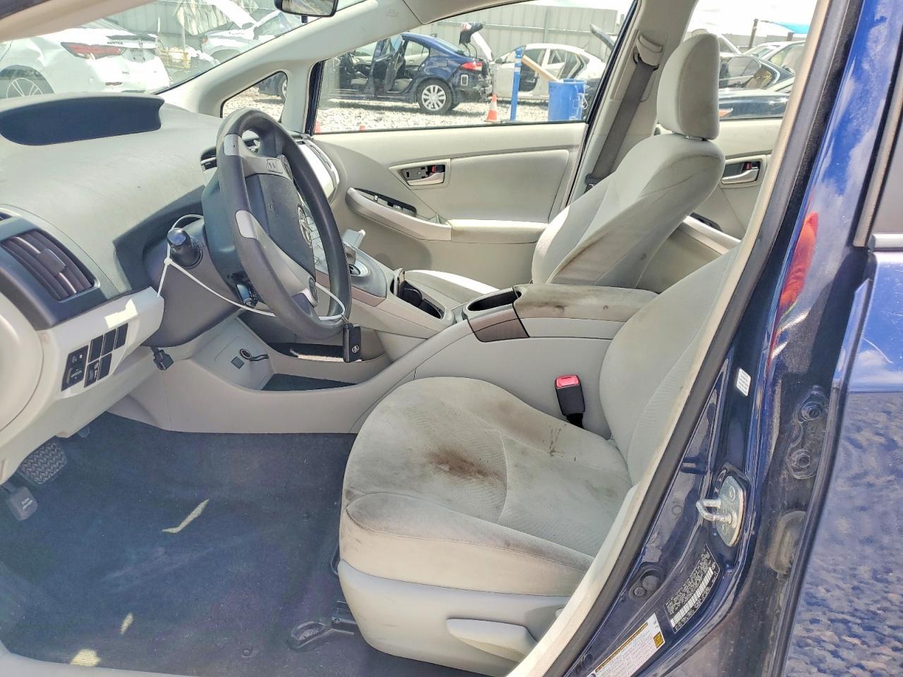 2012 TOYOTA PRIUS TWO — Фото 7 из 12