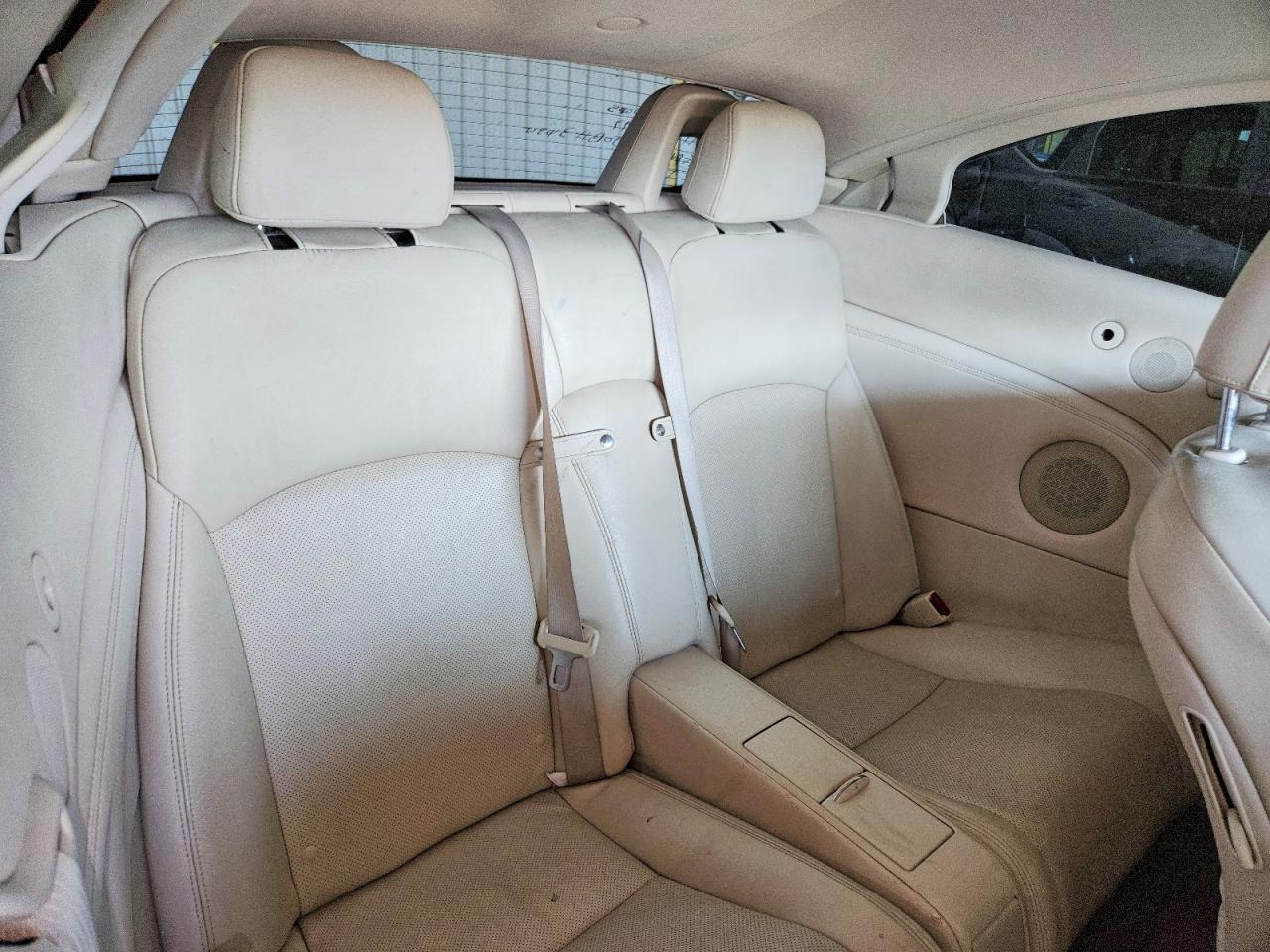 2010 LEXUS IS 250C BASE — Фото 10 из 12