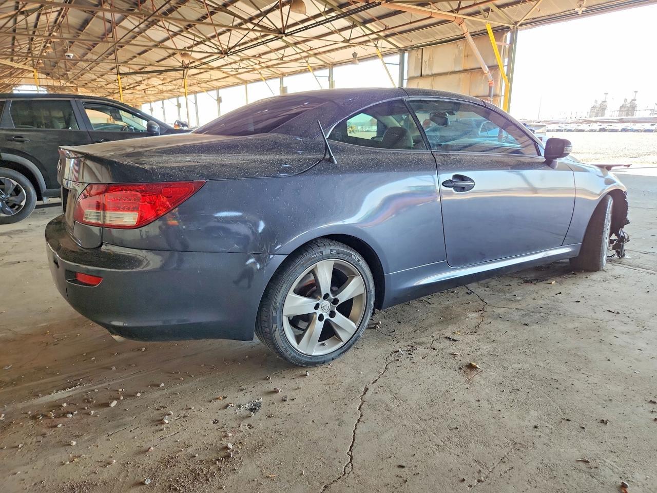 2010 LEXUS IS 250C BASE — Фото 3 из 12