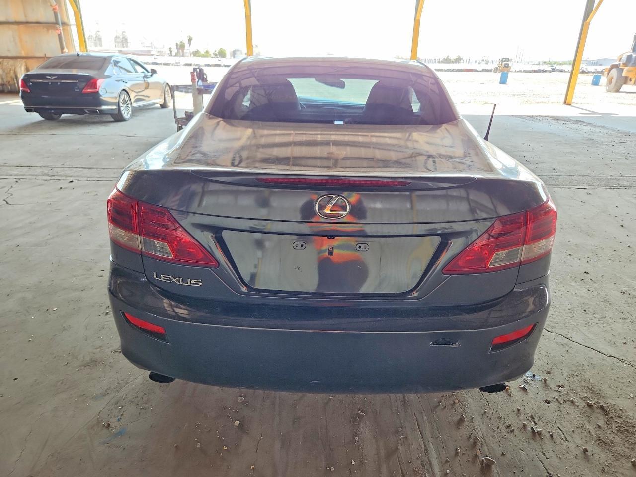 2010 LEXUS IS 250C BASE — Фото 6 из 12